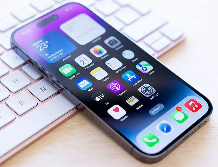 unlocked-iphone-on-keyboard