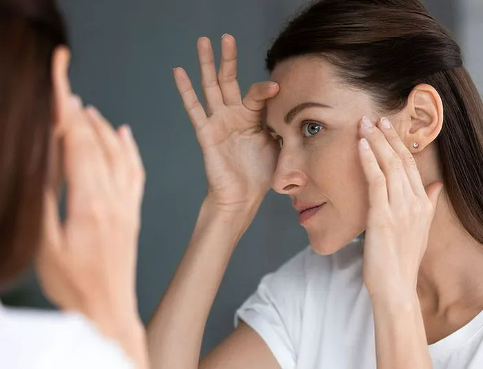 woman-checks-skin-mirror