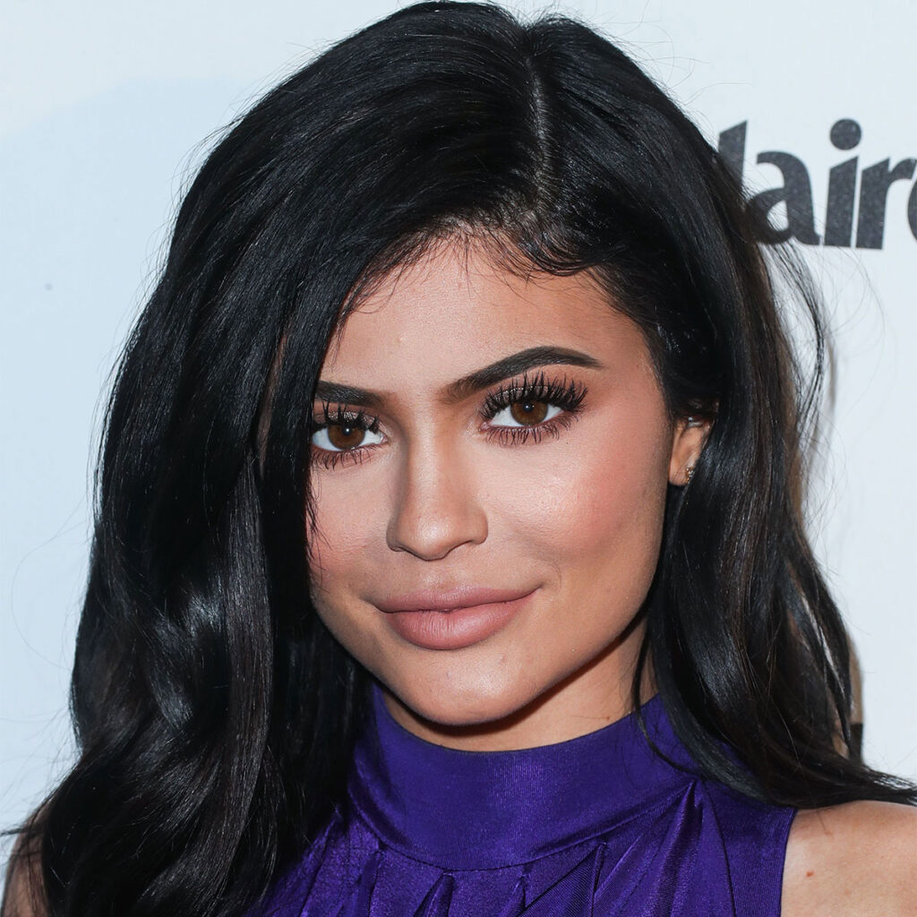 Kylie Jenner Flaunts Her Abs in an All-White Outfit: See Photos!