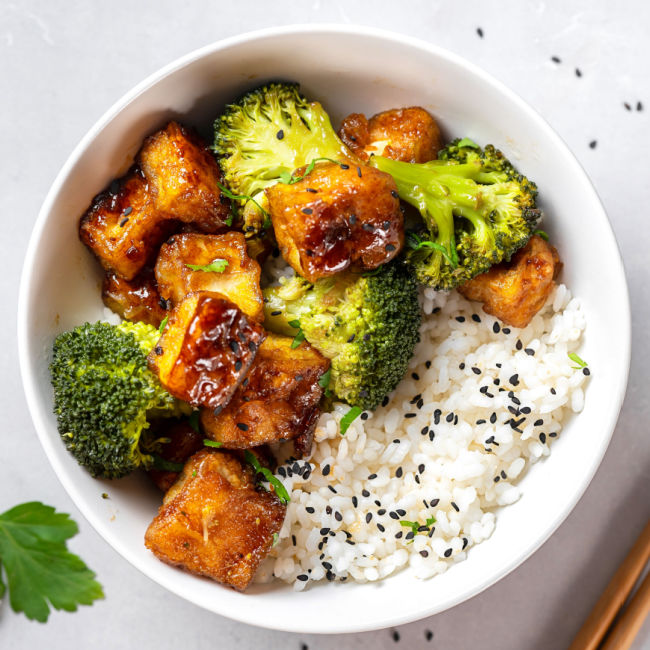 tofu bowl with rice and broccoli