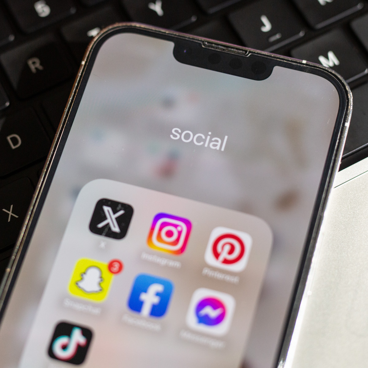 iPhone Experts Agree These Are The Worst Social Media Apps That Put