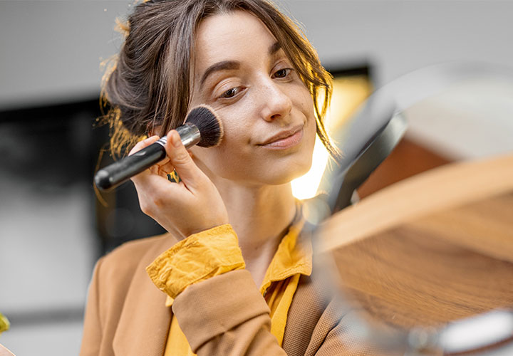 woman-putting-on-makeup