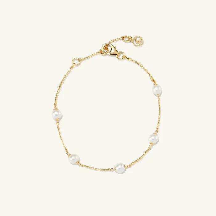Mini pearl satellite bracelet on display