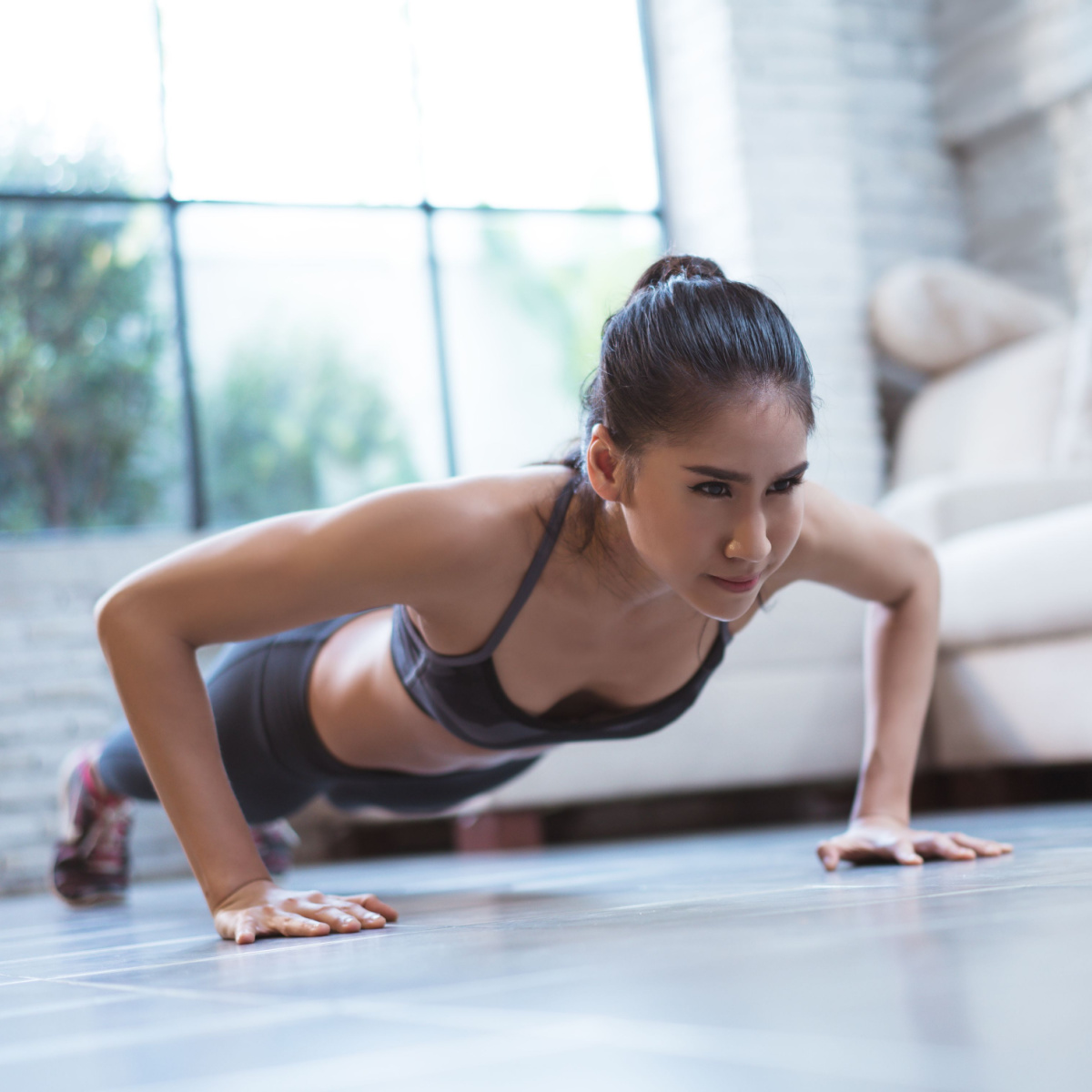 woman doing push-ups