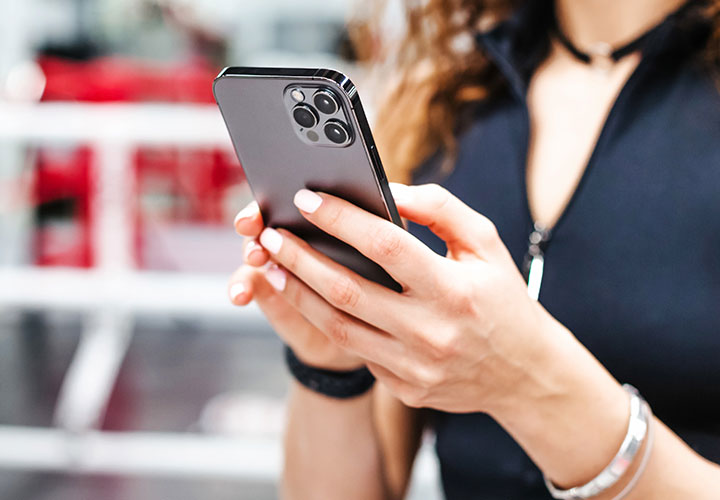 young-woman-black-iphone