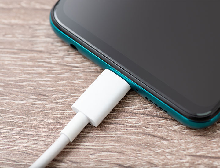 closeup-iphone-charging