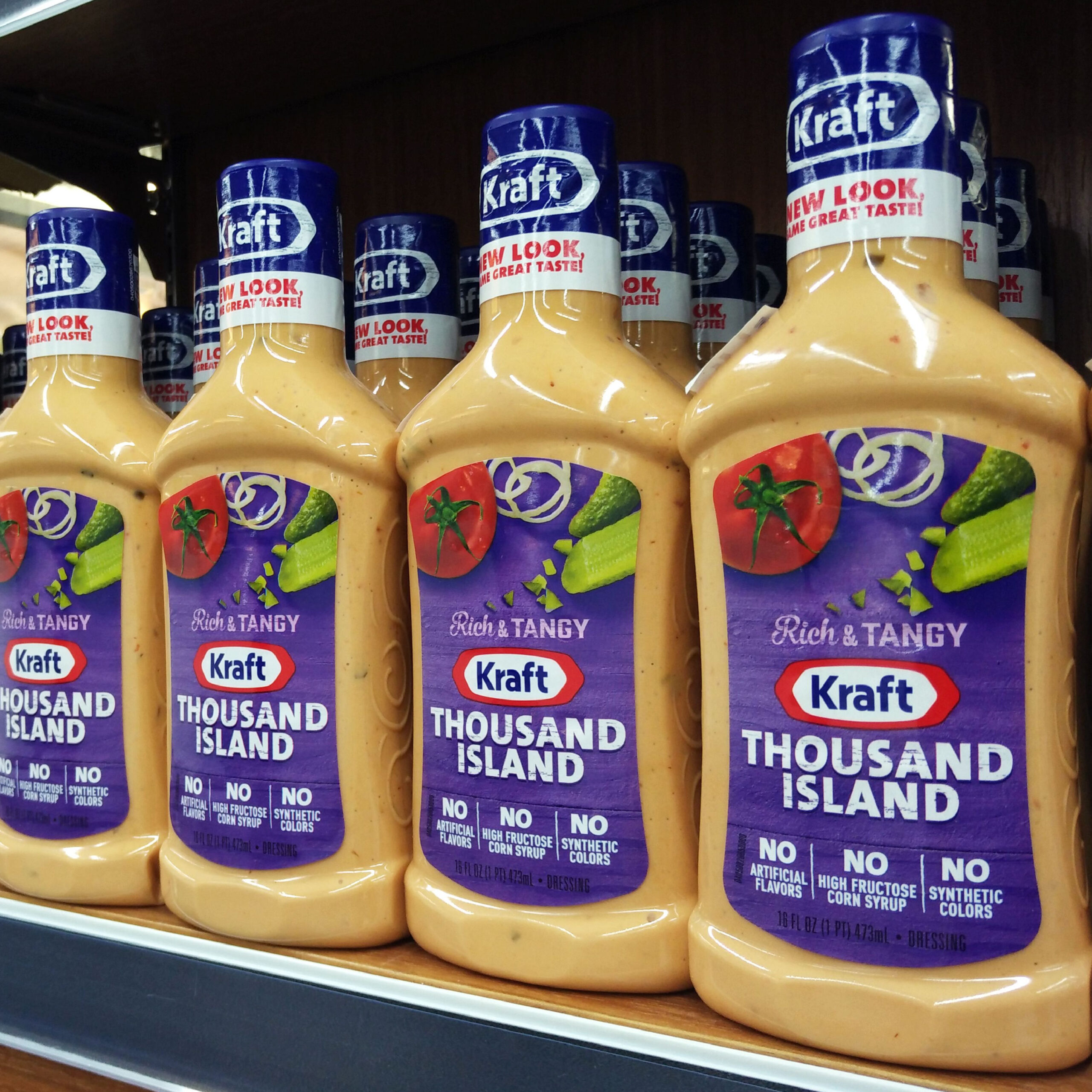bottles of thousand island dressing on grocery shelves