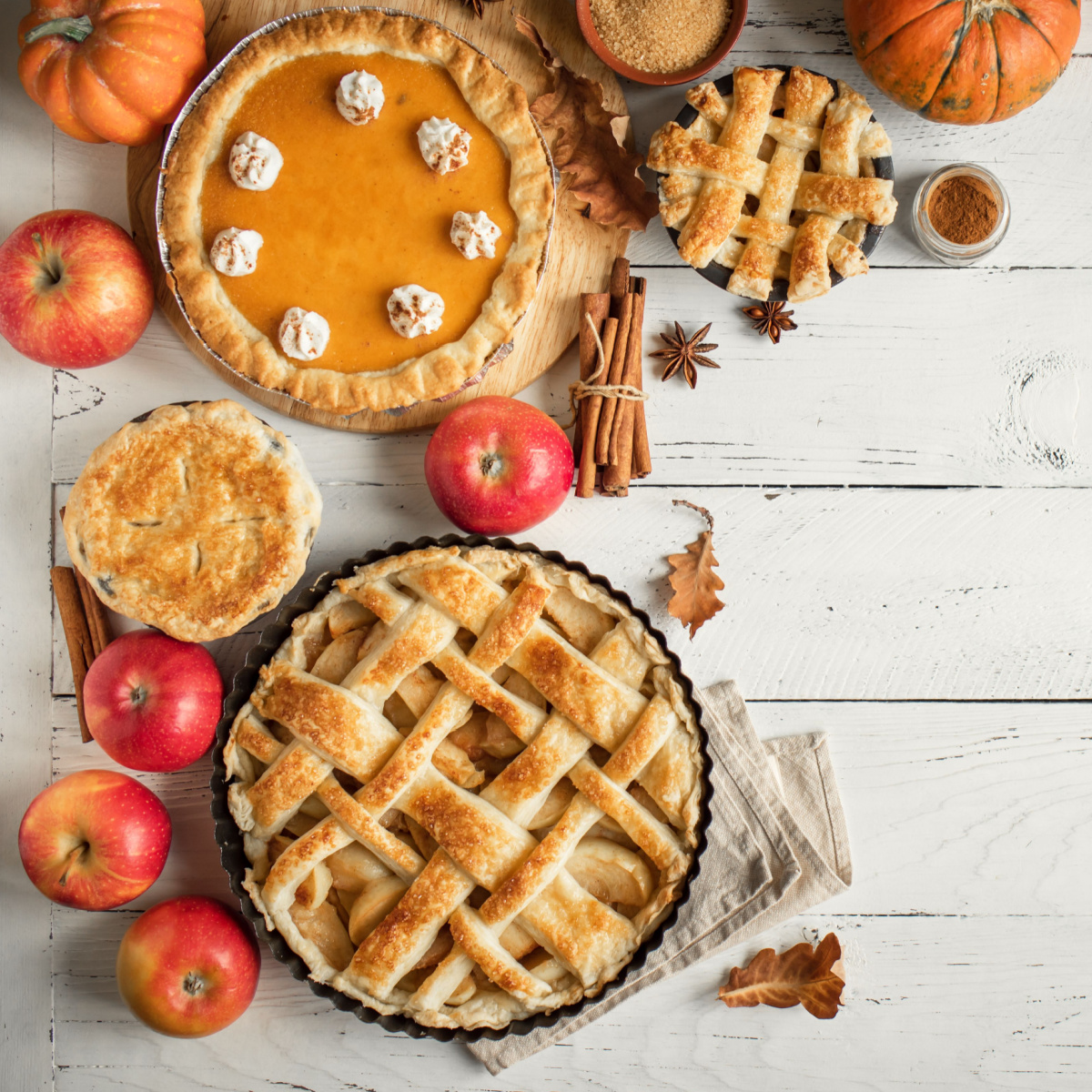 apple pie and pumpkin pie