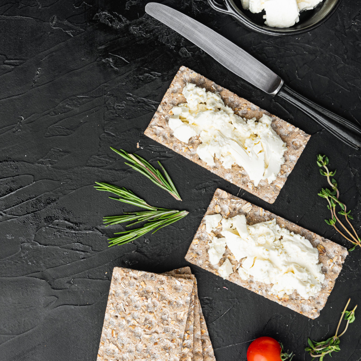 crackers with feta cheese