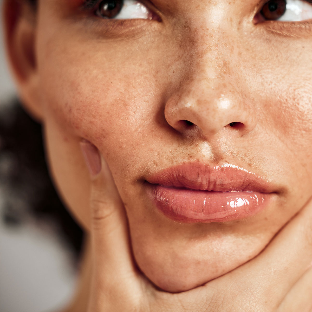 7 Real Reasons Why Your Foundation Looks ‘Patchy’ & Separates