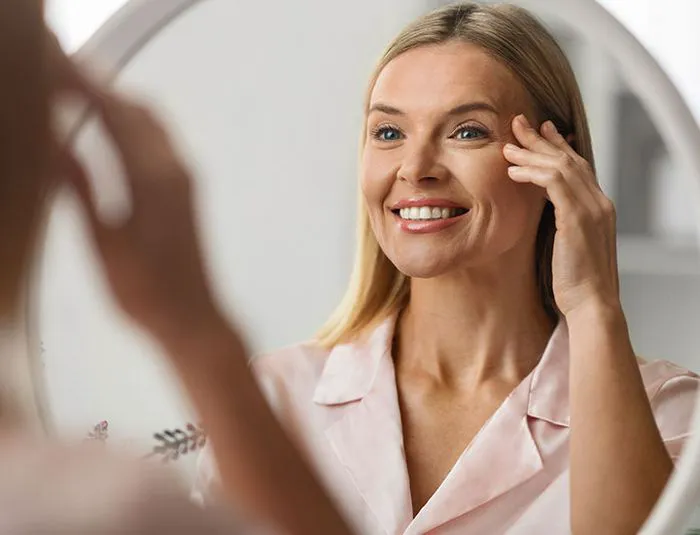 woman-smiling-reflection