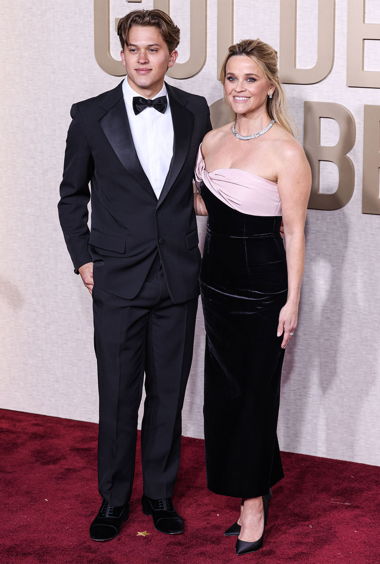 reese witherspoon and son golden globes