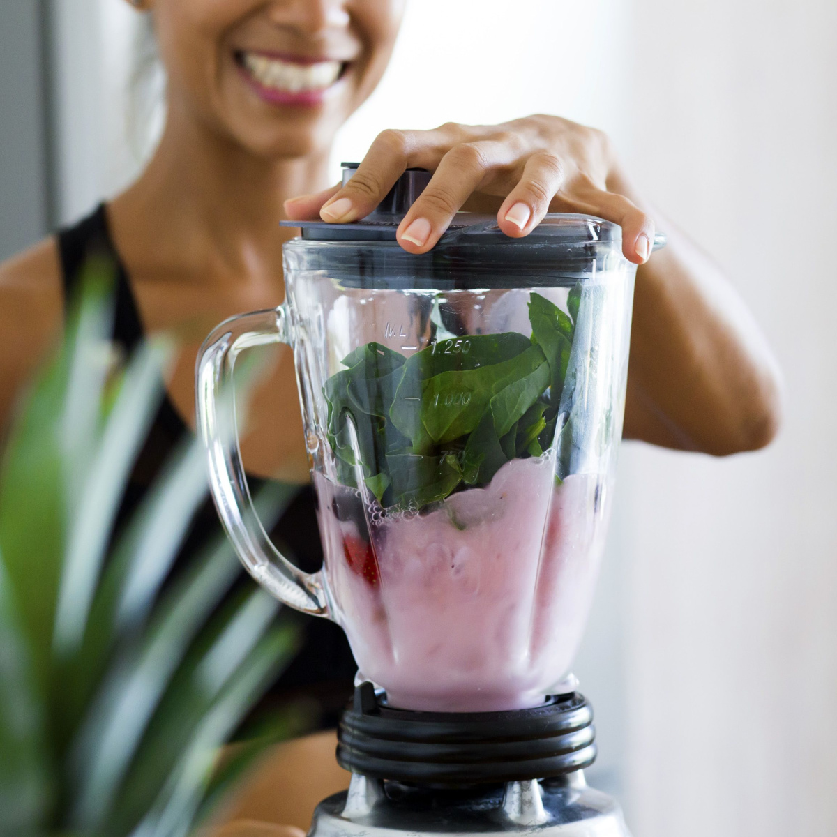 woman making smoothie