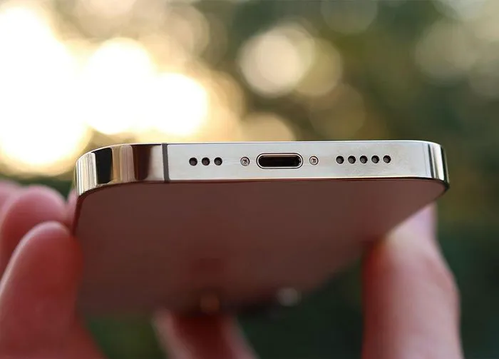 iphone-charge-port