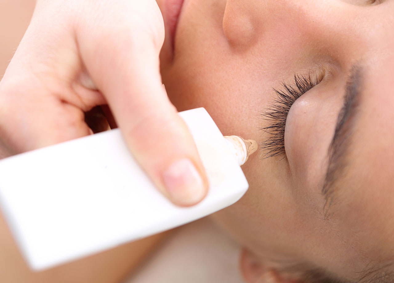 The PoreClogging Makeup Products Women Over 40 Should Avoid At All Costs Because They Age You