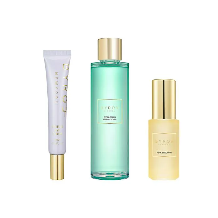 Three-piece skincare set for comprehensive beauty care routine.