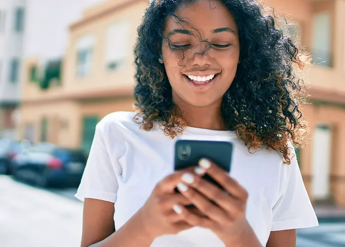 woman-texting-iphone