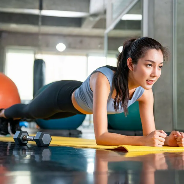 woman doing planks