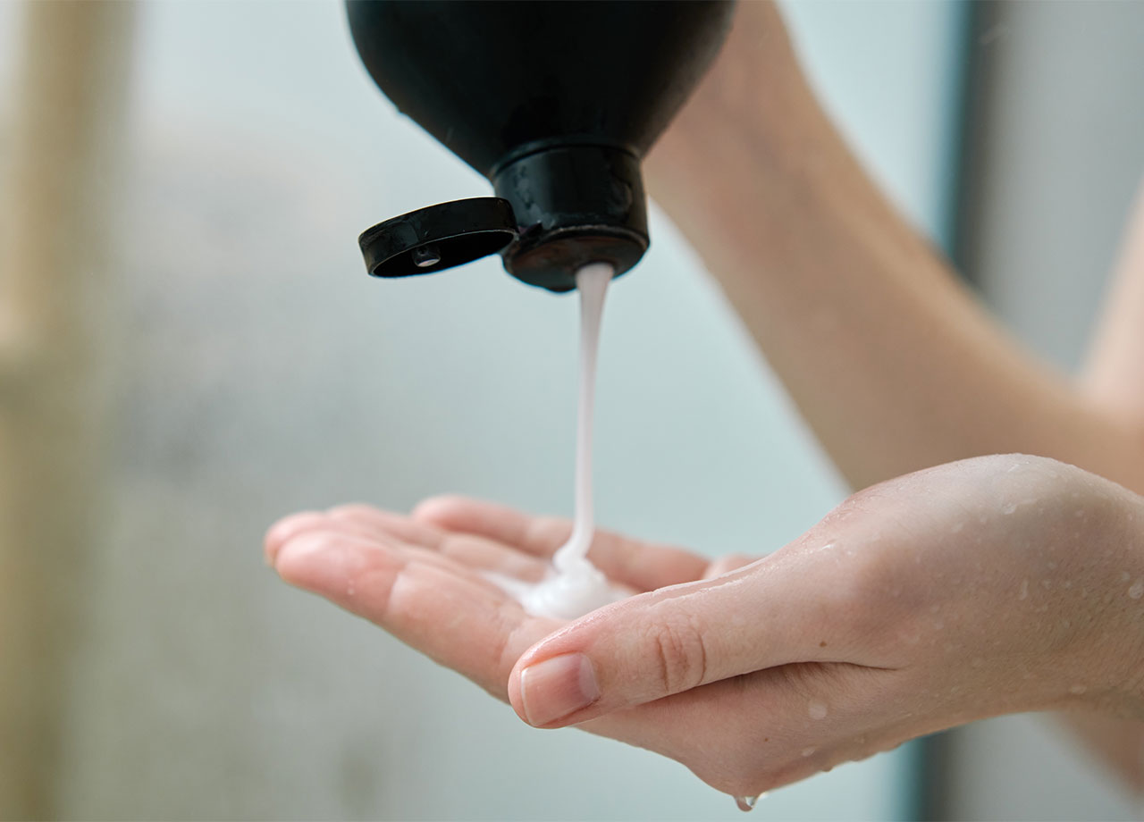 pouring-shampoo-into-hand