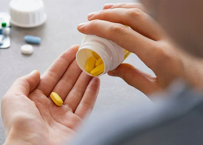 woman-dispensing-supplement
