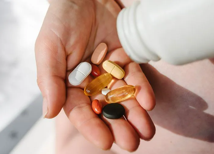 woman-handful-pills