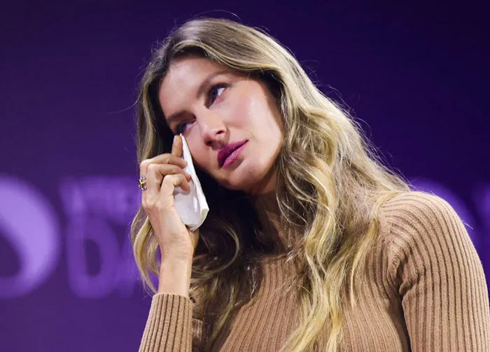 Gisele Bundchen cries while giving lecture