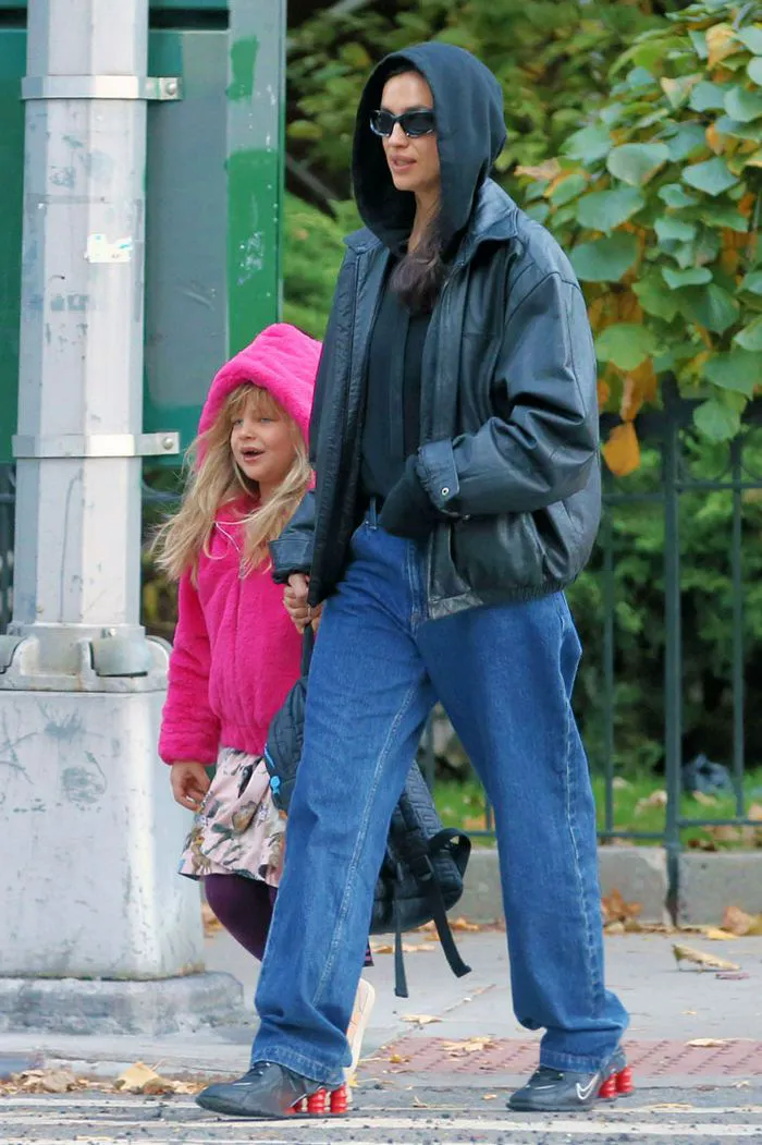 irina shayk leather jacket daughter lea