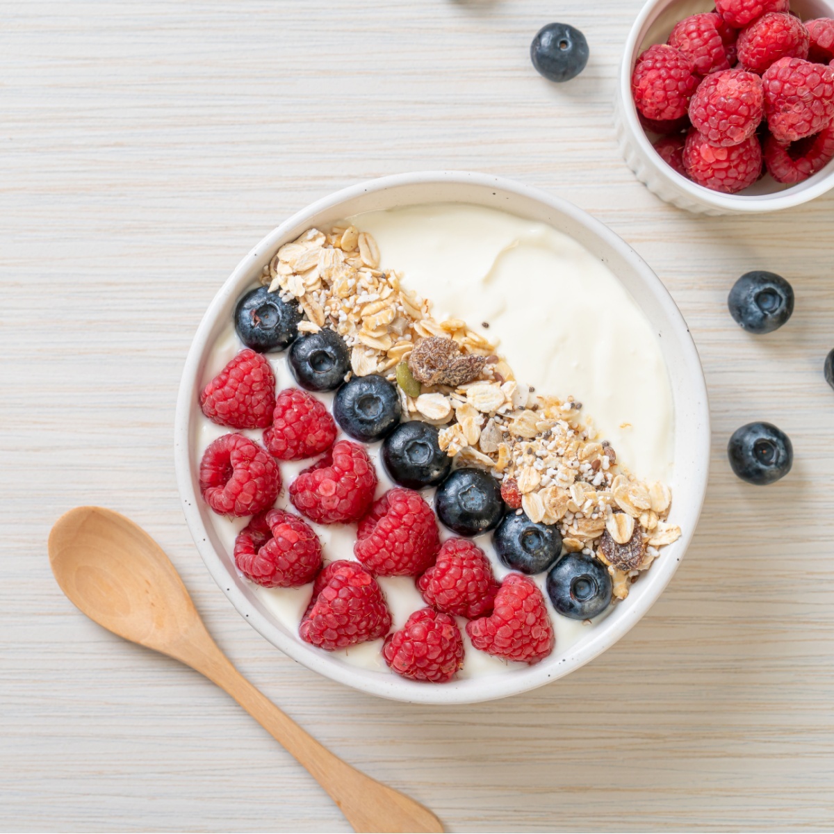 greek yogurt bowl with fruits