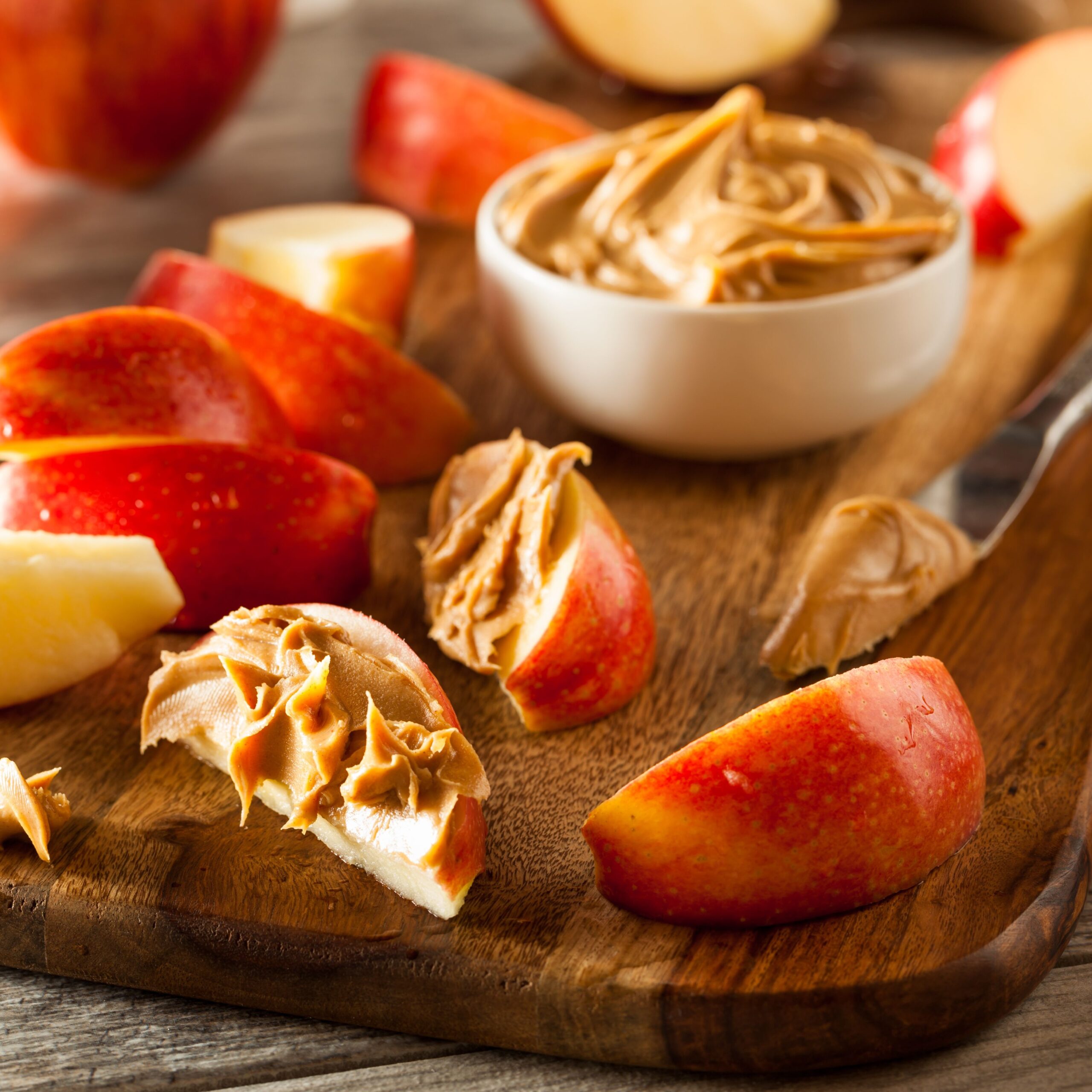 apple slices with peanut butter