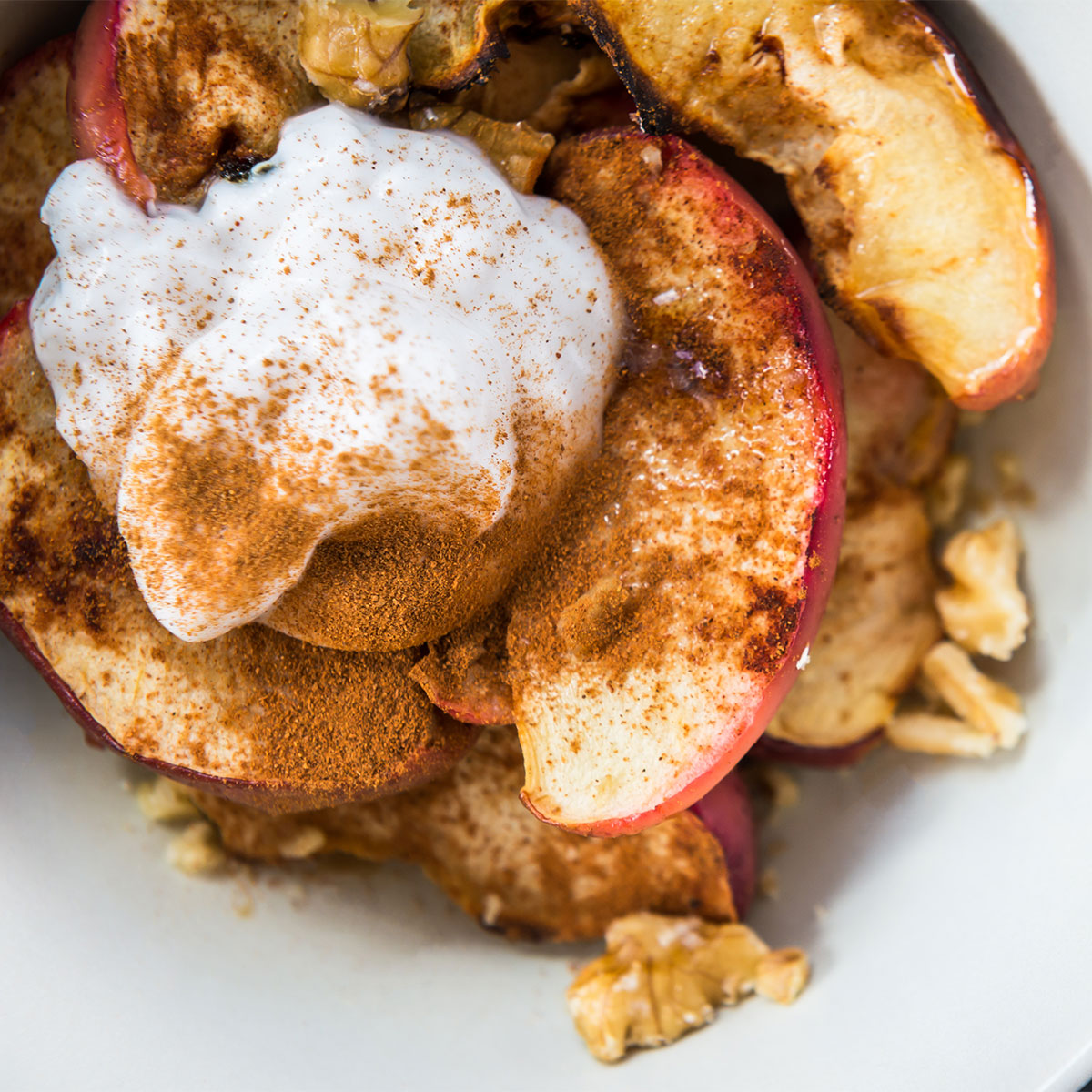 baked apples with yogurt