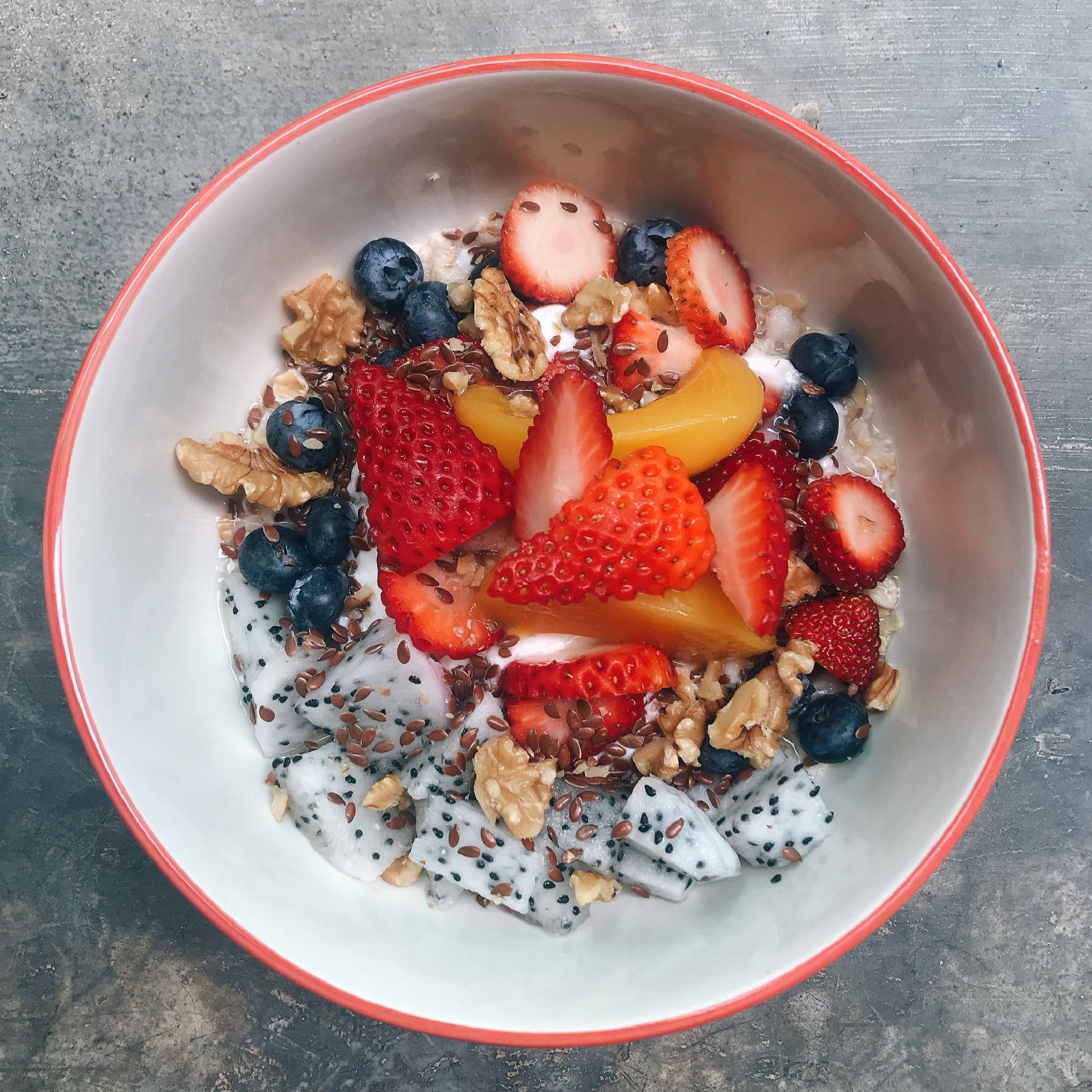 greek yogurt with flaxseeds berries