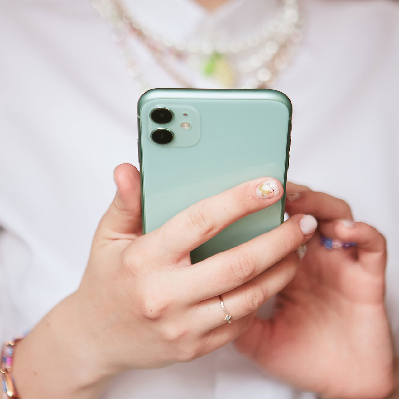 woman-using-mint-green-iphone