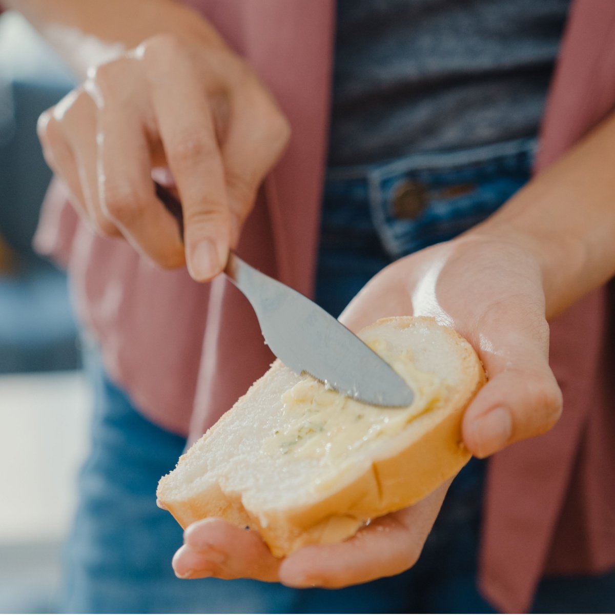 margarine on bread