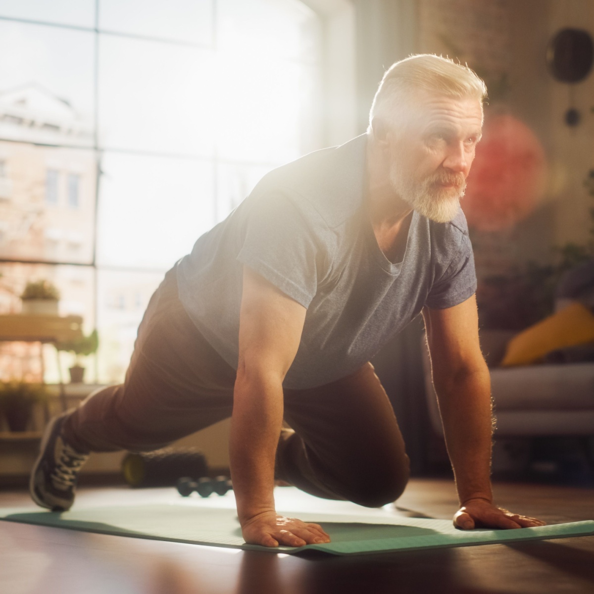older man doing mountain climbers