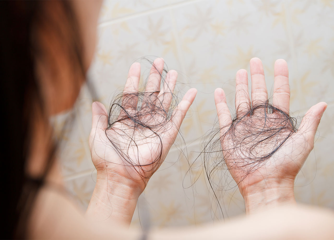 hair-shedding-in-hands
