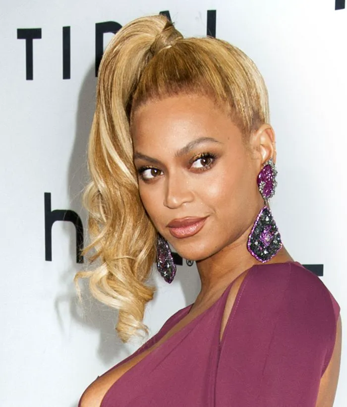 beyonce in an 80s high side ponytail