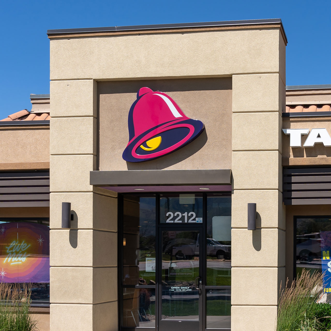 taco bell storefront