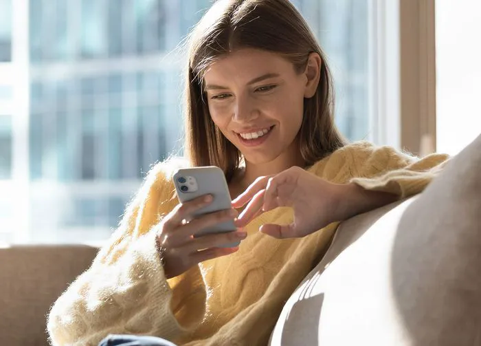 woman-looking-at-iphone-couch
