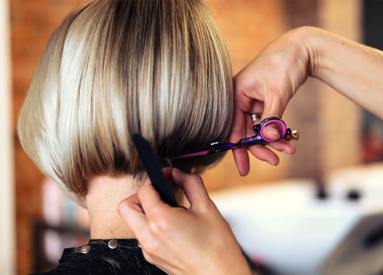 woman-getting-short-bob