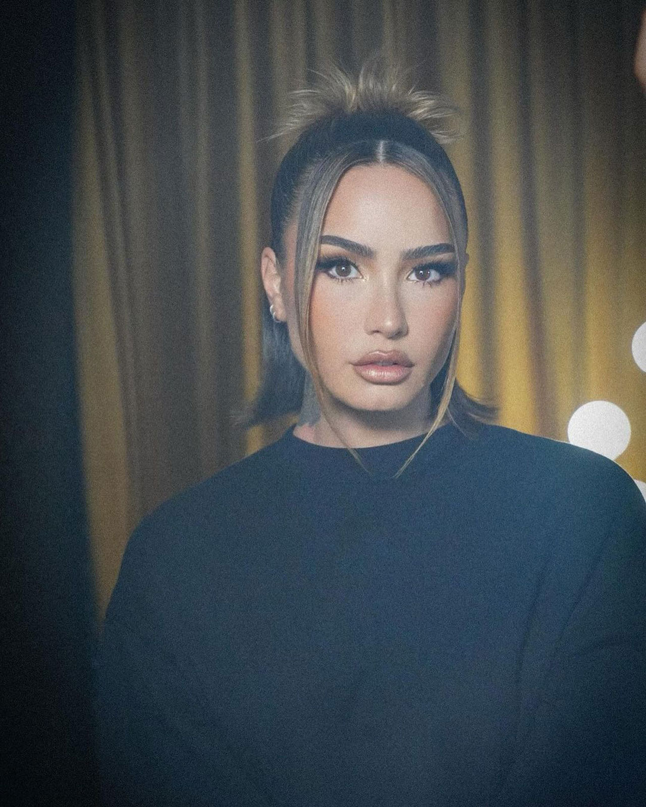 Demi Lovato Breaks Instagram As She Wears A Form-Fitting Corset And Chic  Blazer In Her New Post: 'She's A Stunner' - SHEfinds, image size:1280x1600