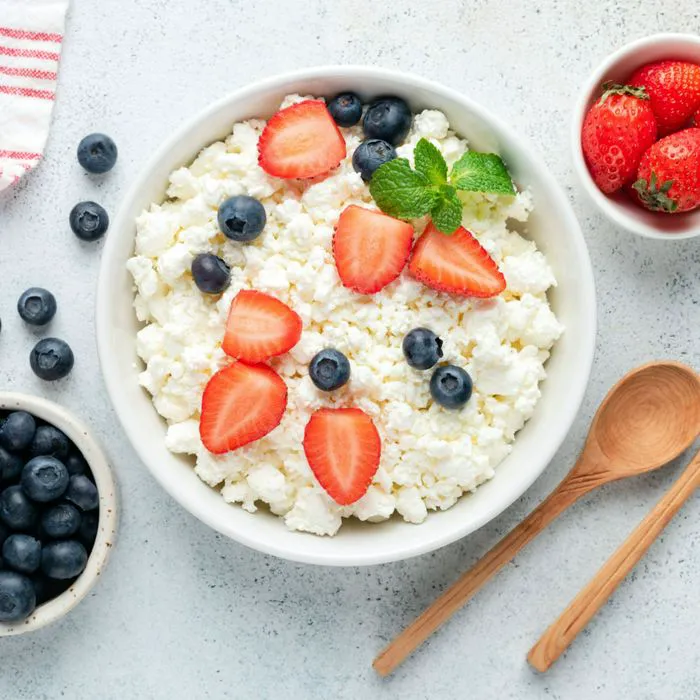 cottage cheese with berries