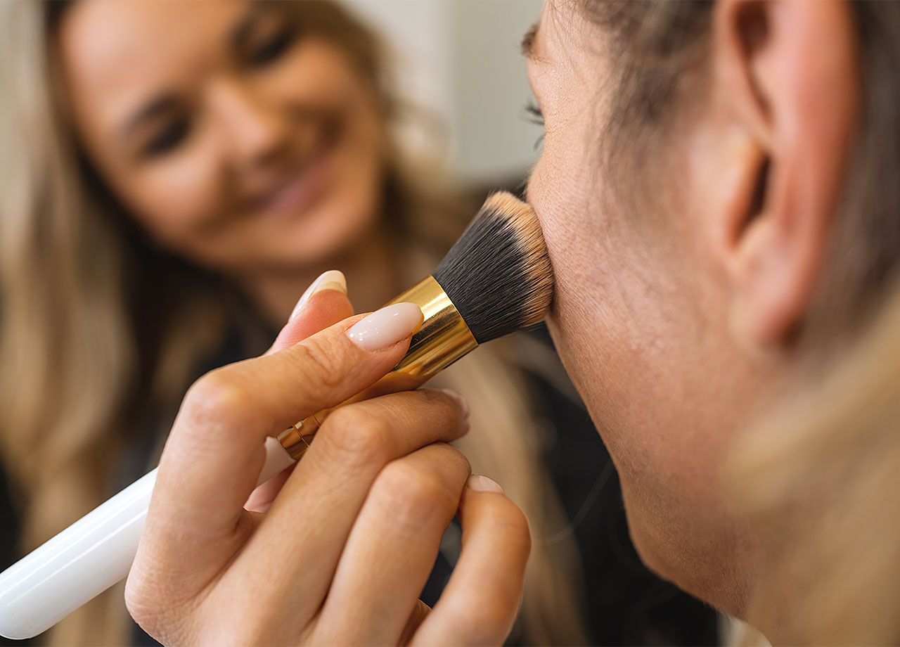 woman-applying-makeup