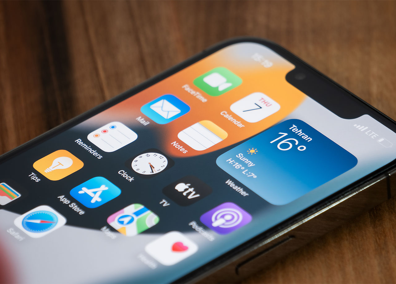 A Tech Expert Tells Us Why You Should Never Sleep With Your Phone Under