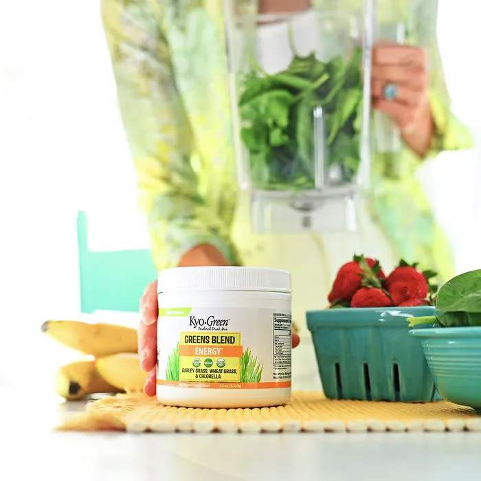 Green superfood powder for daily nutrition.