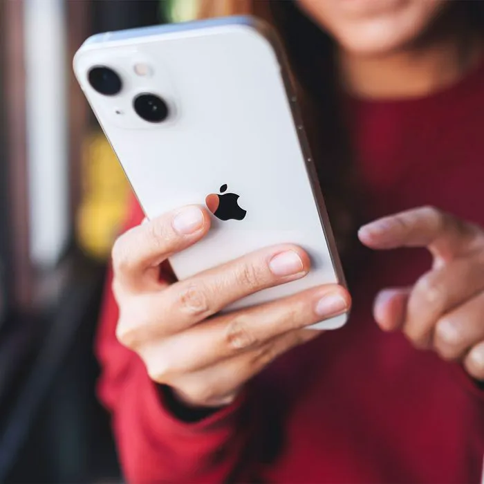 woman-using-iphone