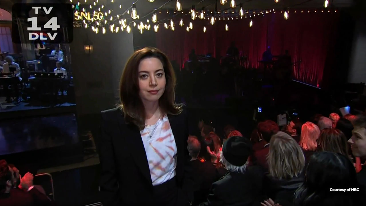Aubrey Plaza tie dye shirt on SNL50