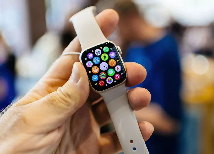 holding-apple-watch