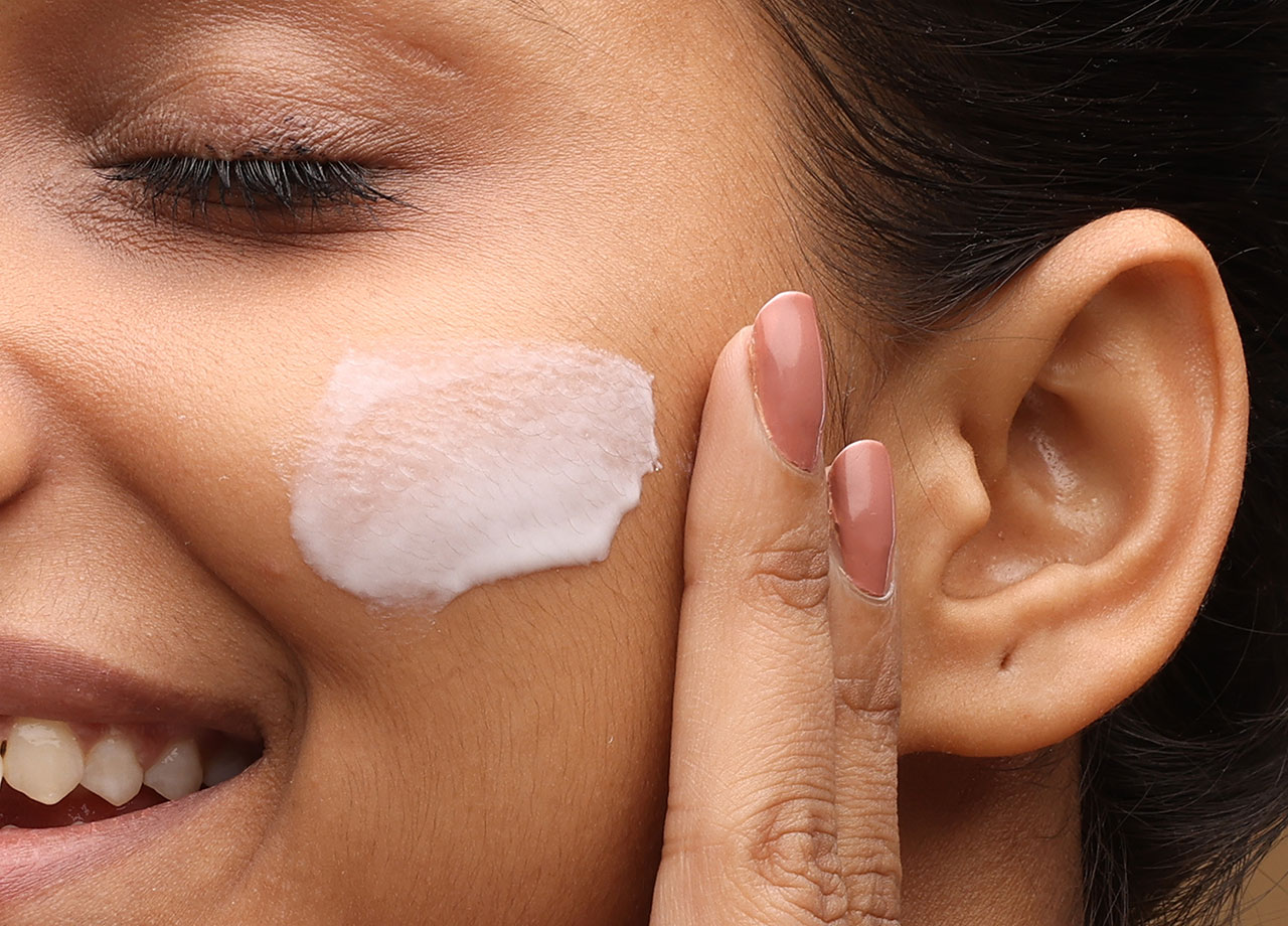 woman-applying-skin-cream