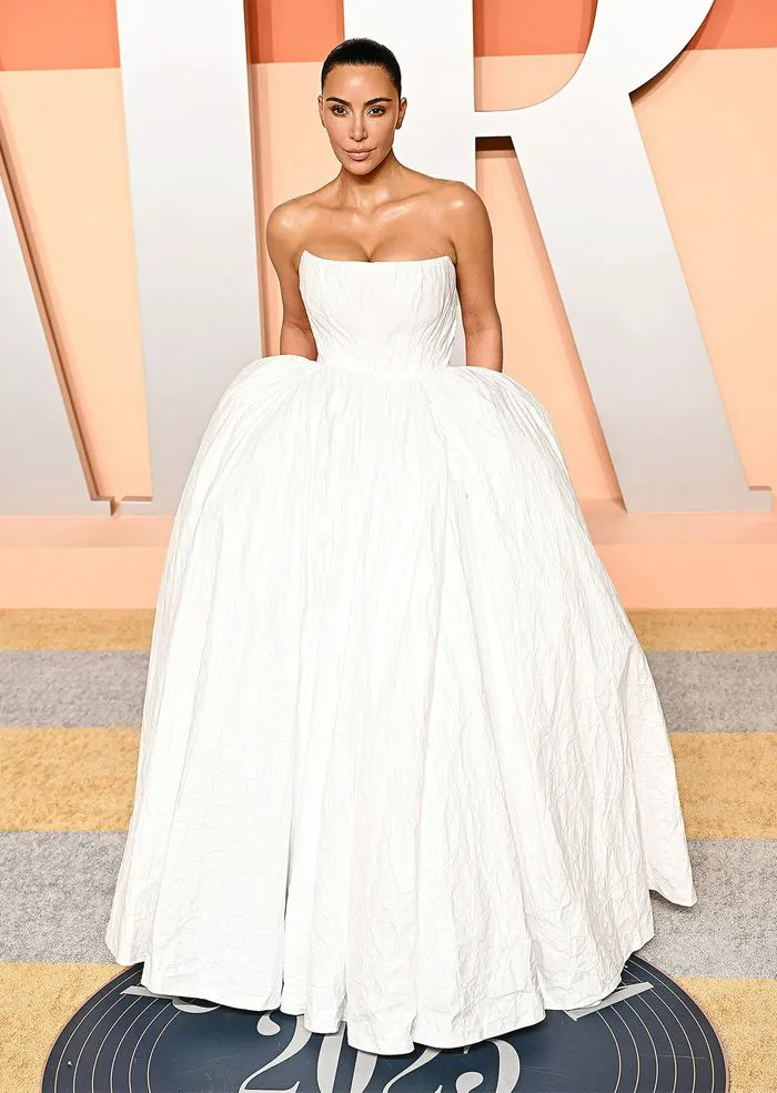 Kim-Kardashian-at-the-Vanity-Fair-Oscar-Party