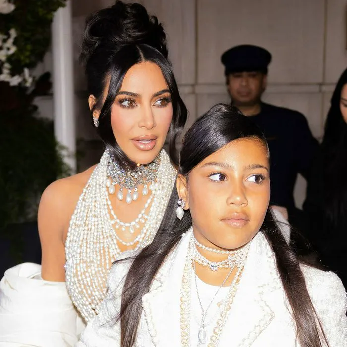 Kim-Kardashian-leaves-her-hotel-with-daughter-North-ahead-of-the-Met-Gala